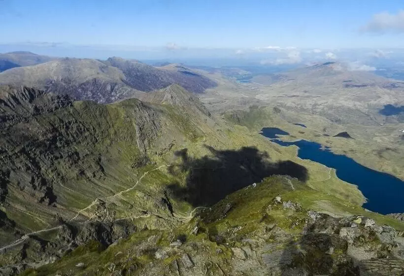مسافرخانه The Red Lion At Llanasa
