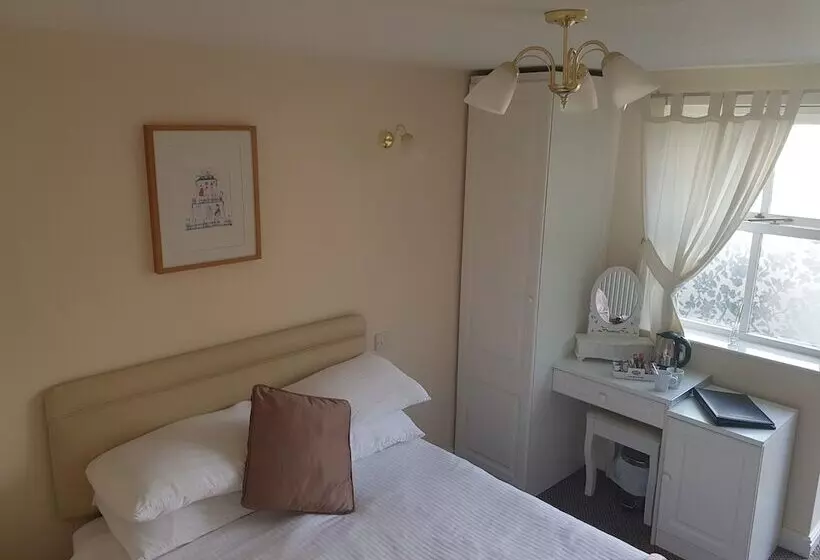 مسافرخانه The Red Lion At Llanasa