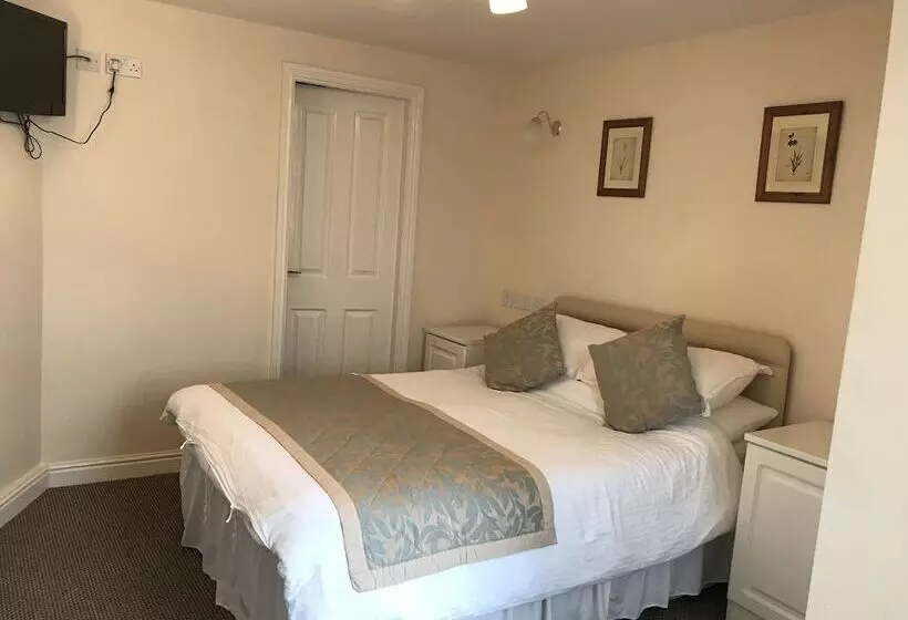 مسافرخانه The Red Lion At Llanasa