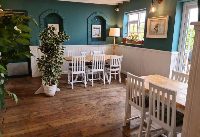 簡易ホテル The Red Lion