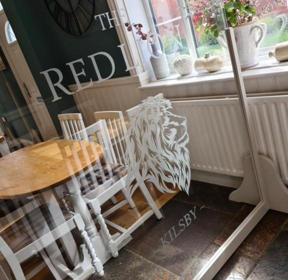簡易ホテル The Red Lion