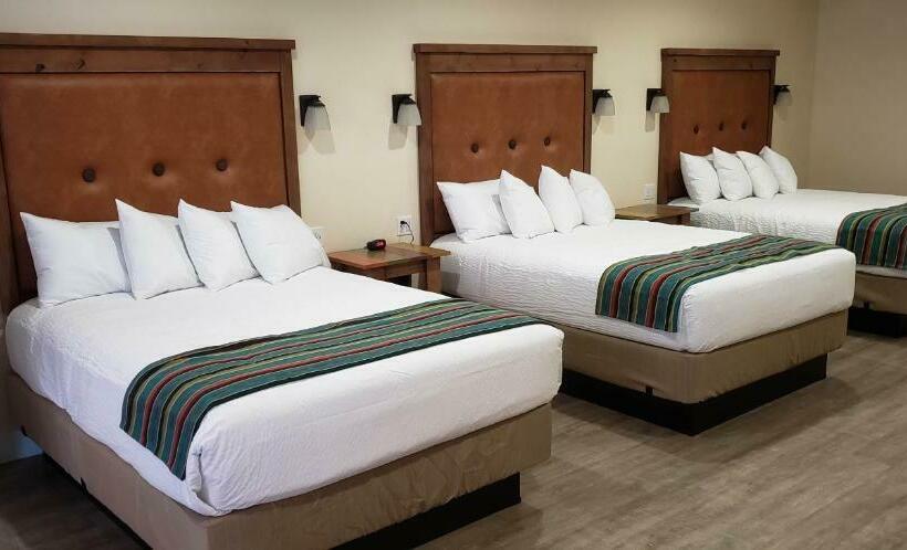 בית מלון כפרי Bluff Dwellings Resort