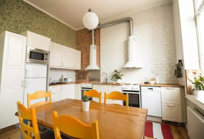 Hotelli Lysekil City Rooms And Apartments