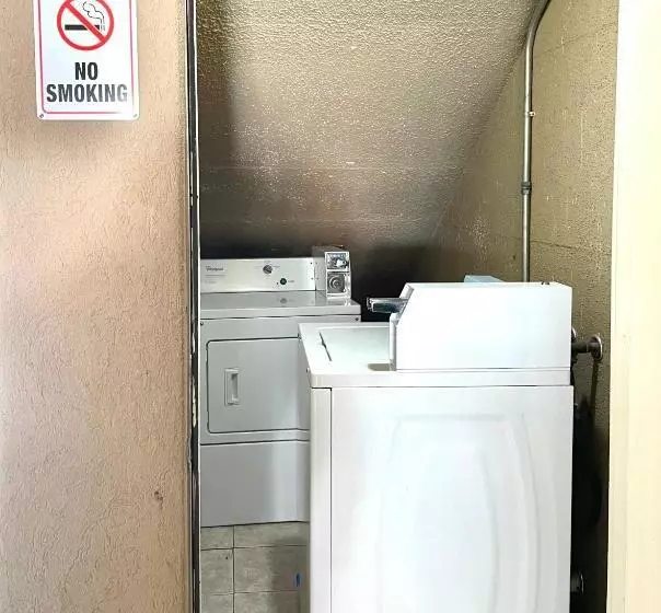 モーテル Majestic Inn