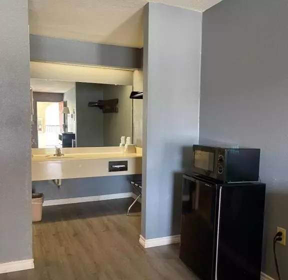 モーテル Majestic Inn