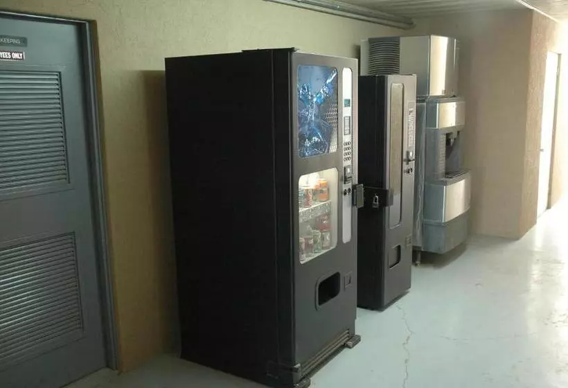 モーテル Majestic Inn