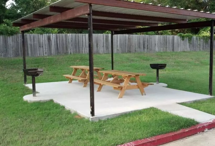 モーテル Majestic Inn