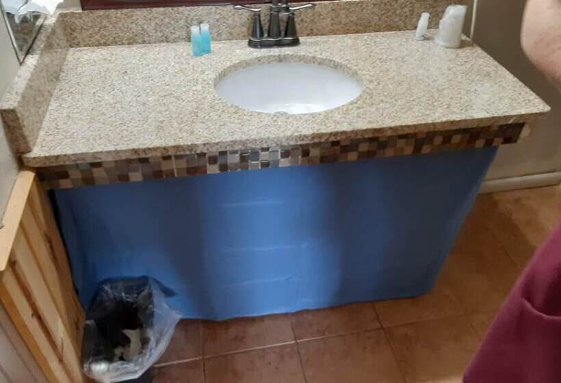 فندق على الطريق Two Rivers Inn West