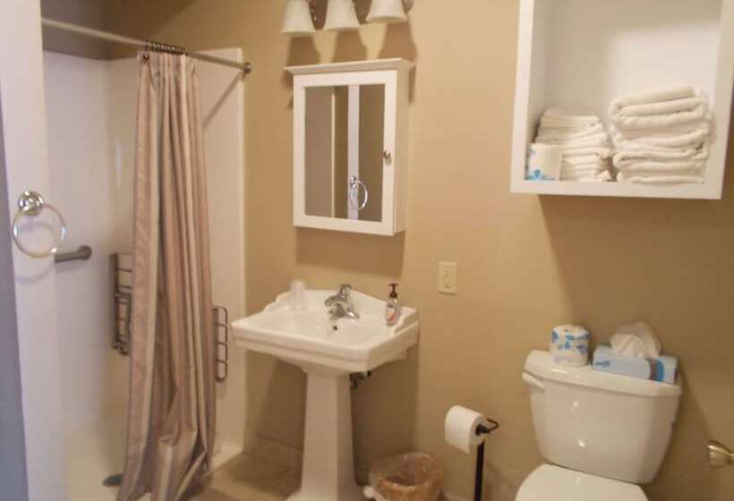 فندق على الطريق Two Rivers Inn West