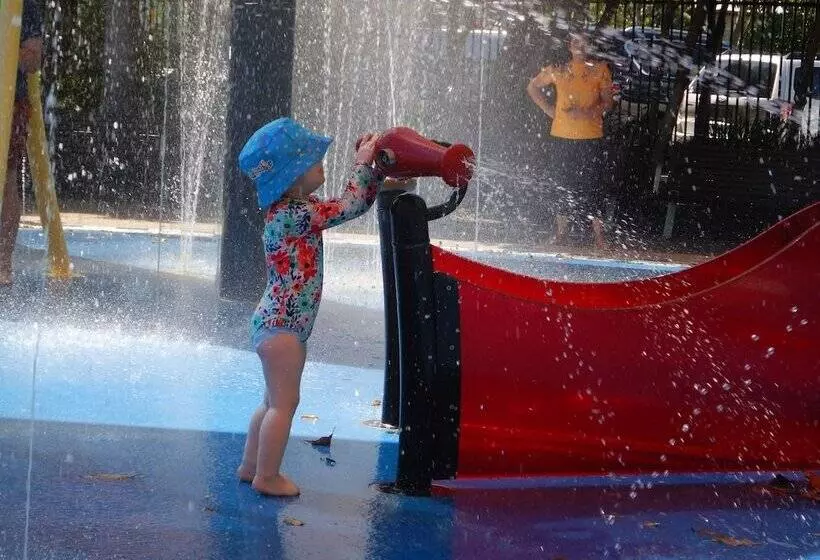 Hotelli Big4 Mackay Blacks Beach Holiday Park