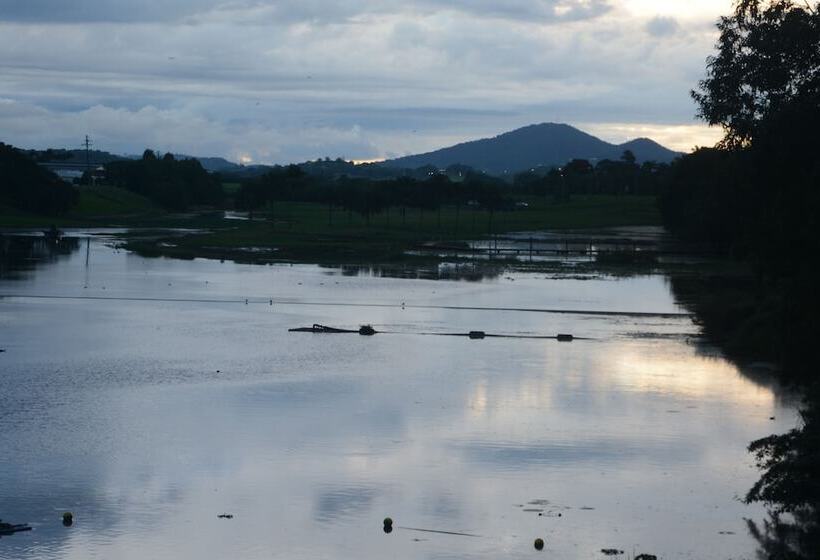 酒店 Big4 Mackay Blacks Beach Holiday Park