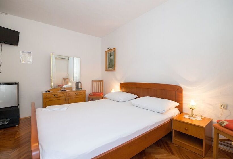 Apartment And Rooms Ruza