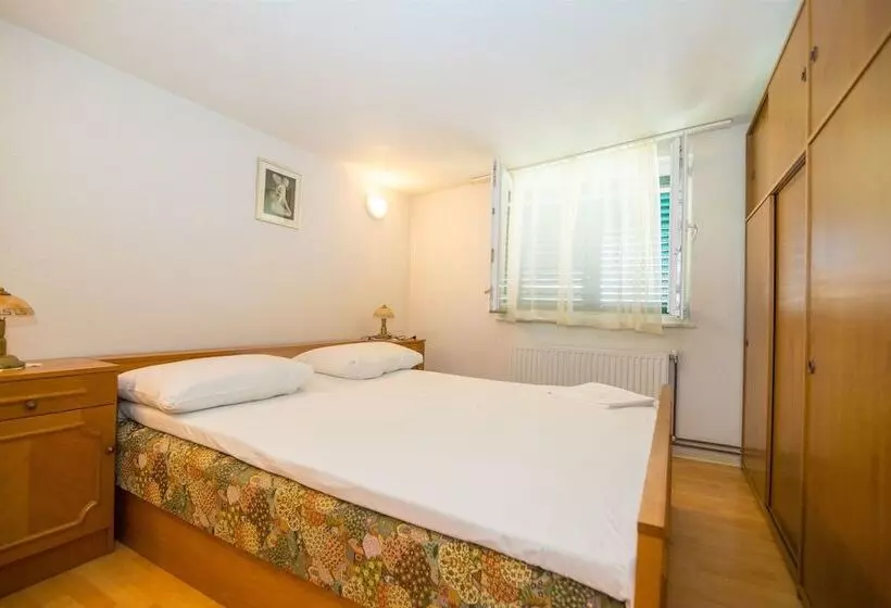 Apartment And Rooms Ruza