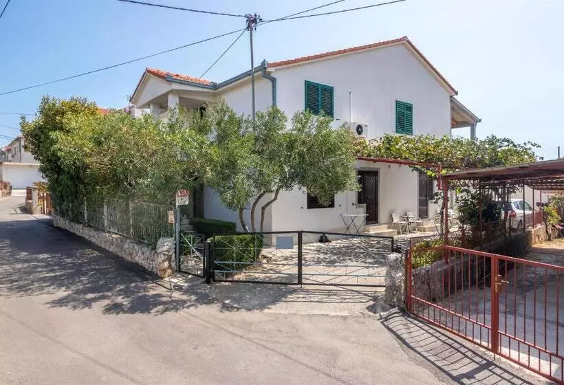 Apartment And Rooms Ruza