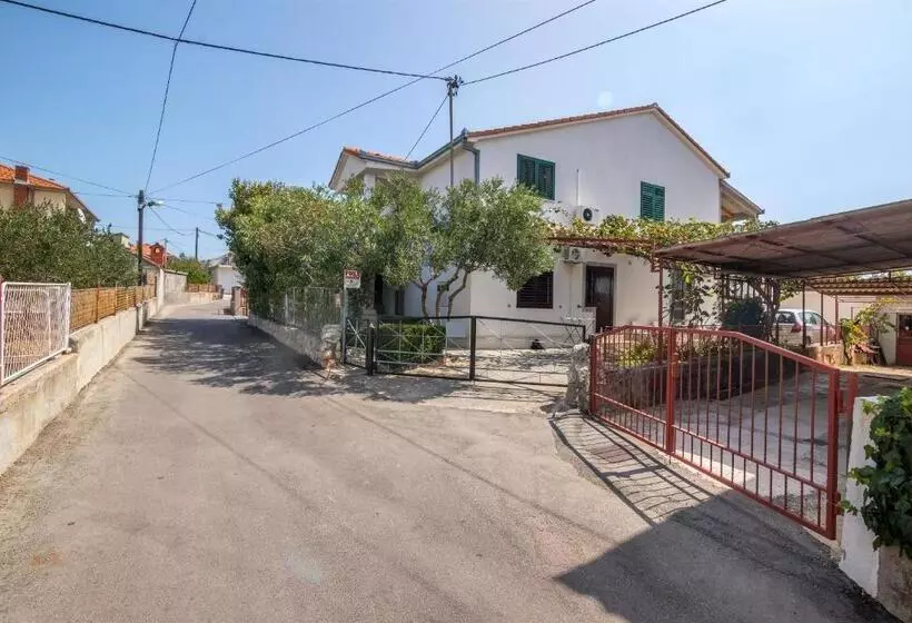 Apartment And Rooms Ruza