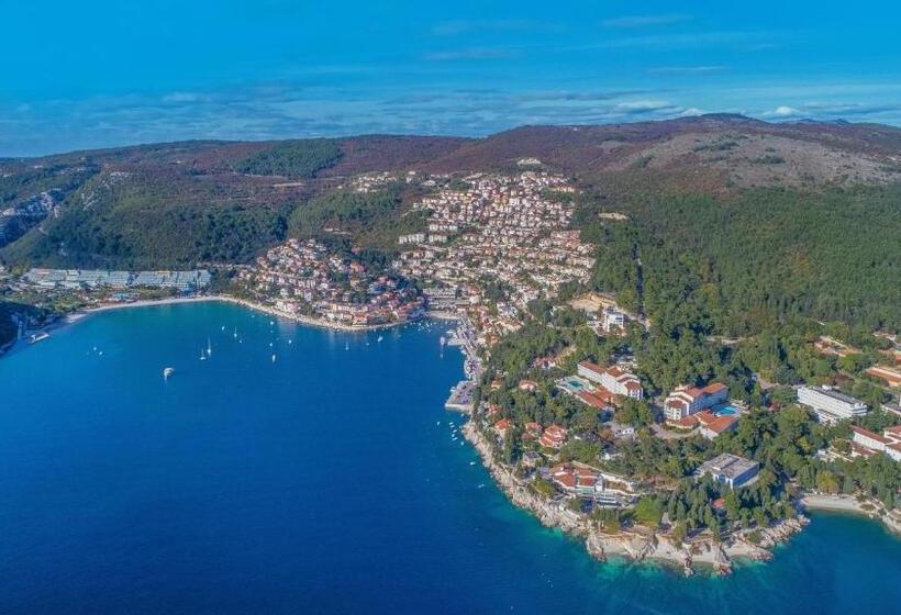 Apartments Pino Rabac