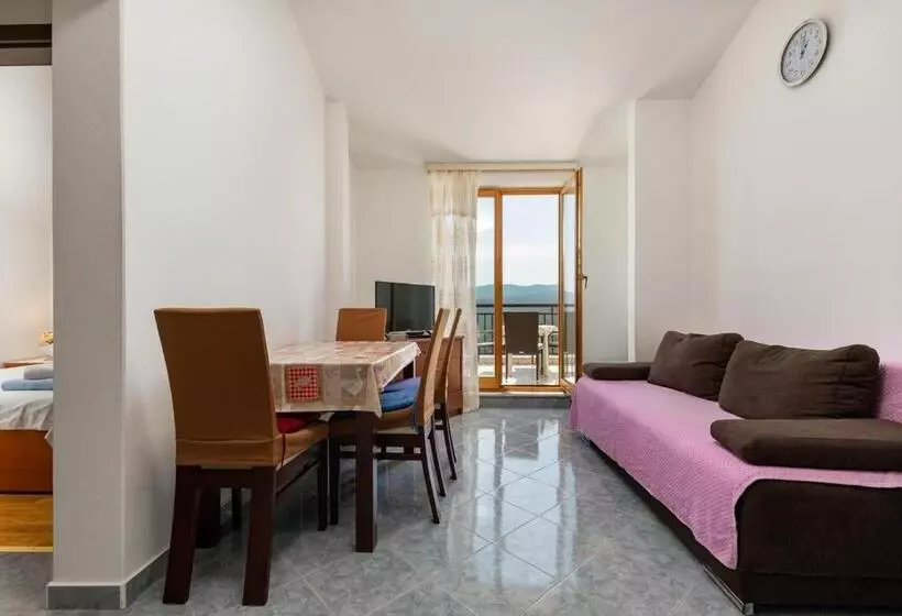 Apartments Pino Rabac