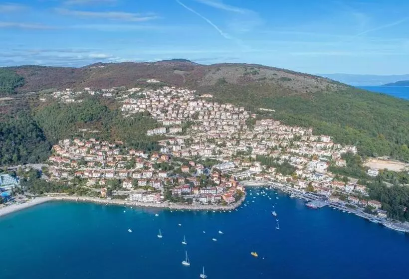 Apartments Pino Rabac