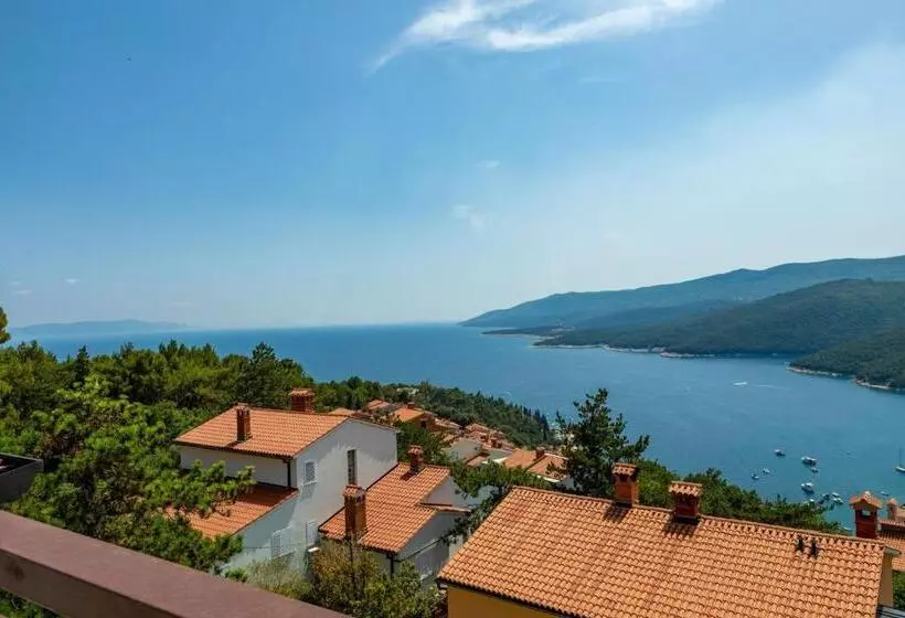 Apartments Pino Rabac