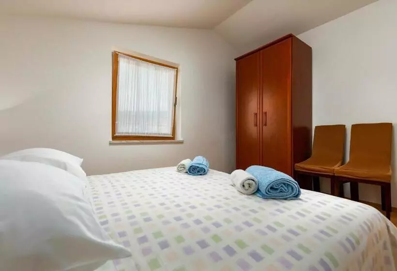 Apartments Pino Rabac