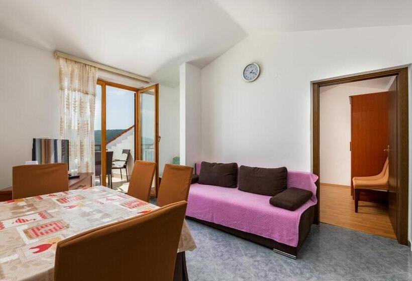 Apartments Pino Rabac