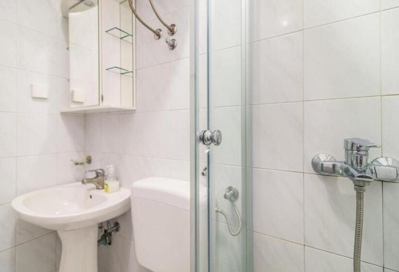 Apartments Pino Rabac