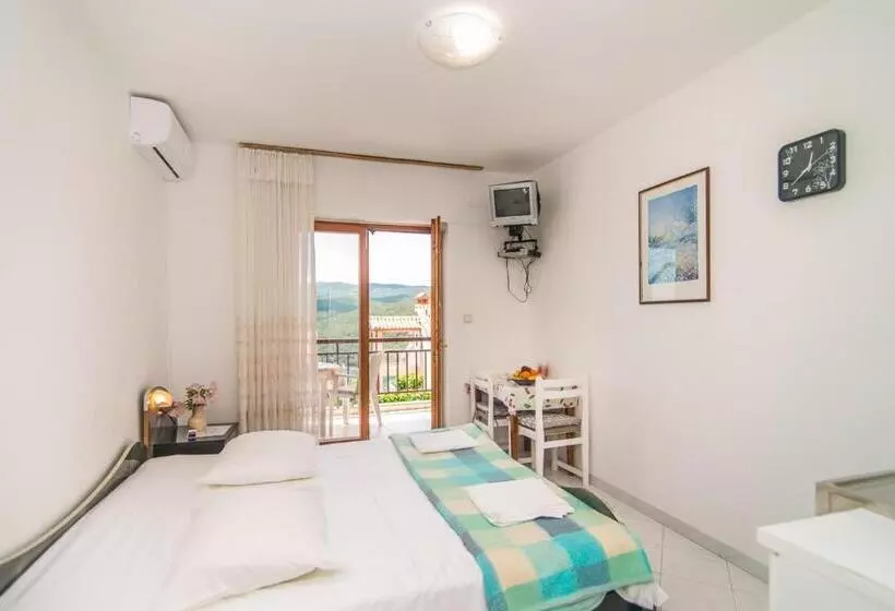 Apartments Pino Rabac