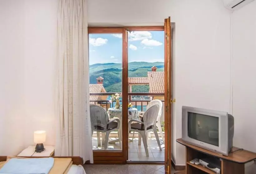 Apartments Pino Rabac