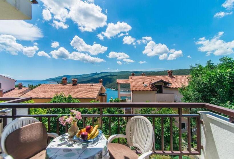 Apartments Pino Rabac