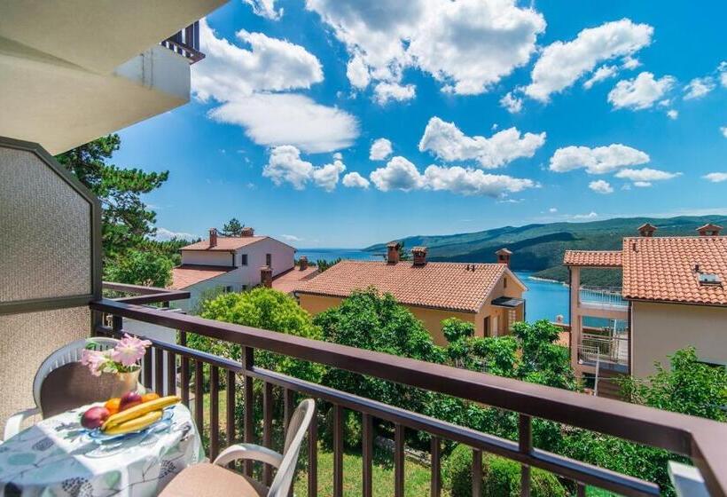 Apartments Pino Rabac