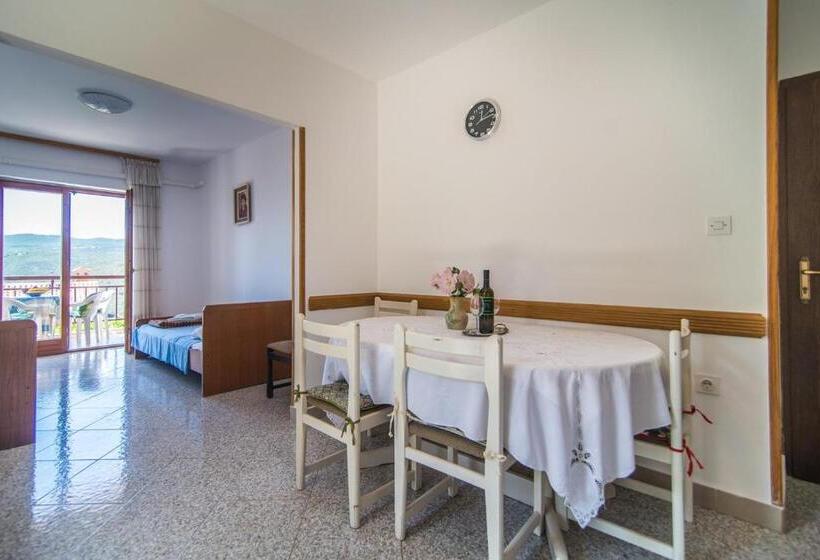 Apartments Pino Rabac