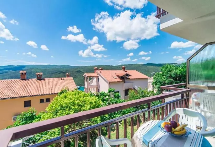 Apartments Pino Rabac