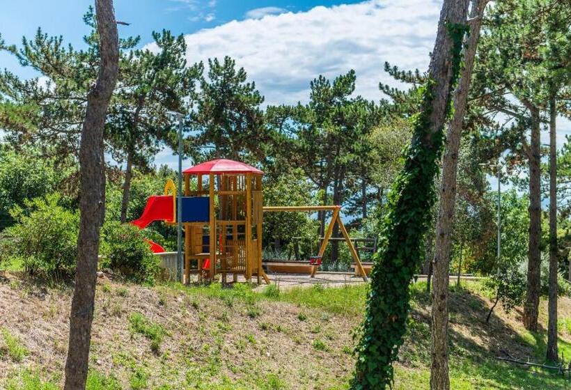 Apartments Pino Rabac