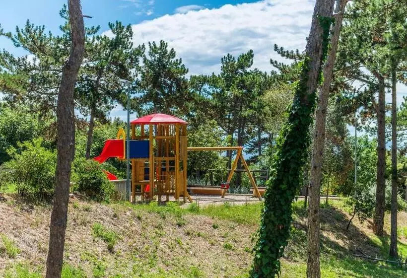 Apartments Pino Rabac