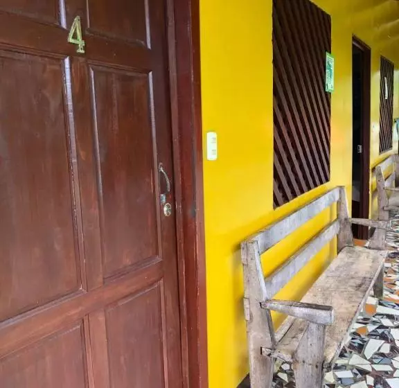 Coconut Hostel B&b