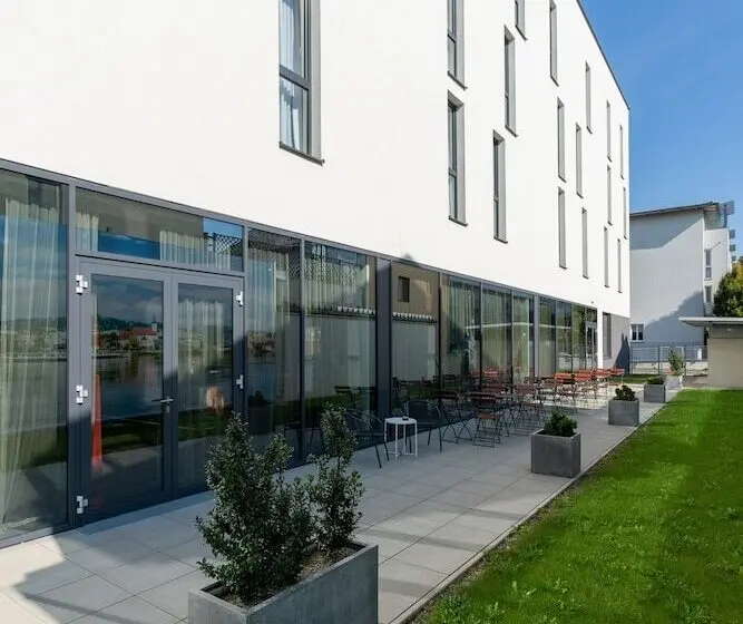 ホテル DORMERO DeHo Linz