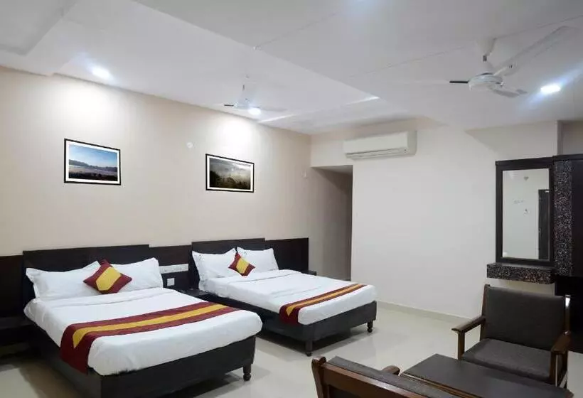 هتل Dwaraka Inn