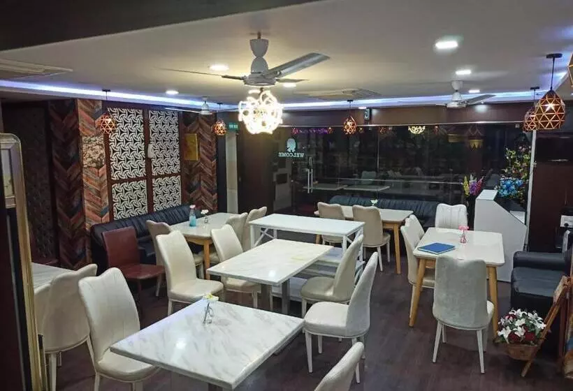 هتل Dwaraka Inn