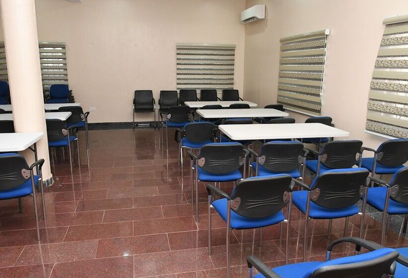 هتل Goodview Suites& Apartments