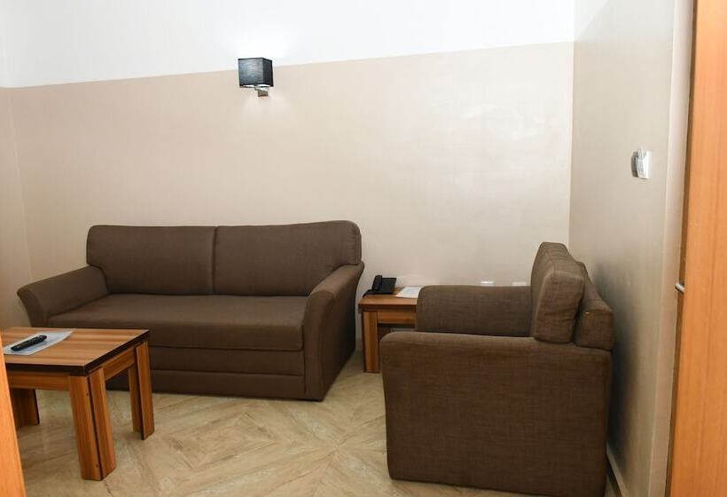 هتل Goodview Suites& Apartments