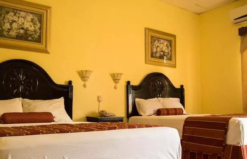 هتل Plaza Palmero