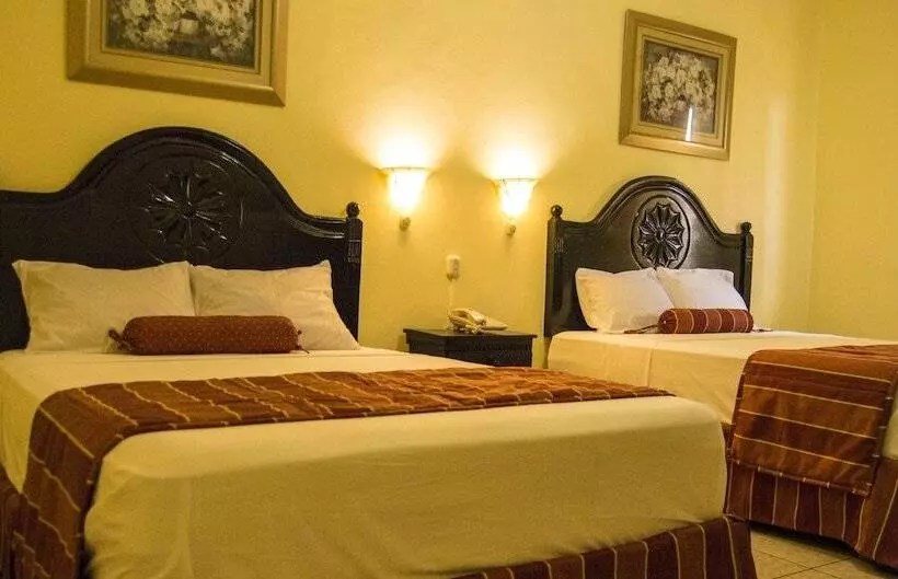 هتل Plaza Palmero