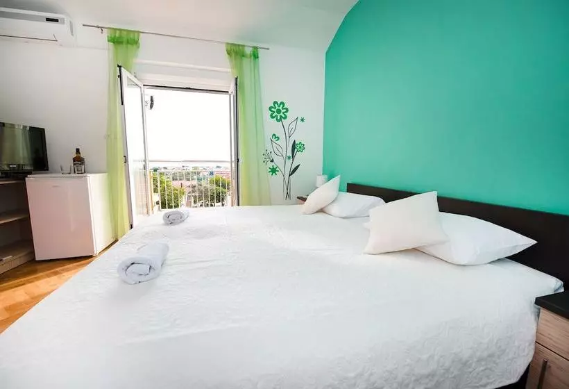 پانسیون Mareta Guesthouse