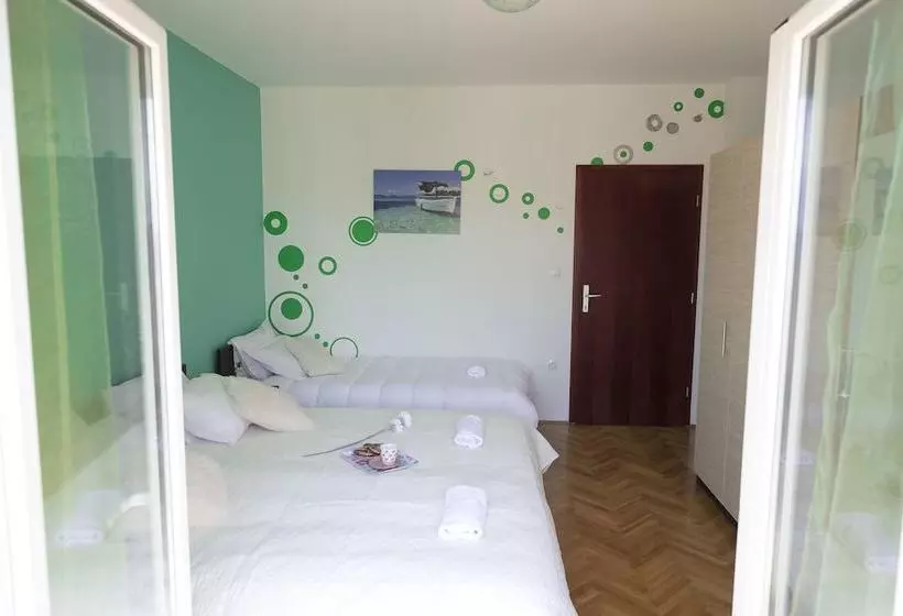 پانسیون Mareta Guesthouse