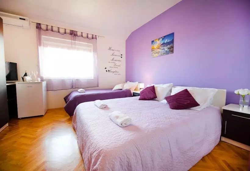 پانسیون Mareta Guesthouse