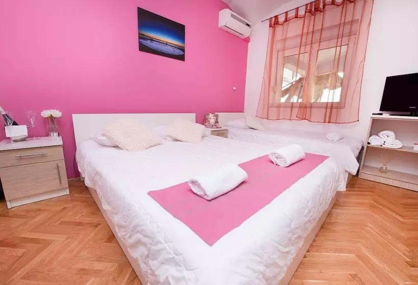 پانسیون Mareta Guesthouse