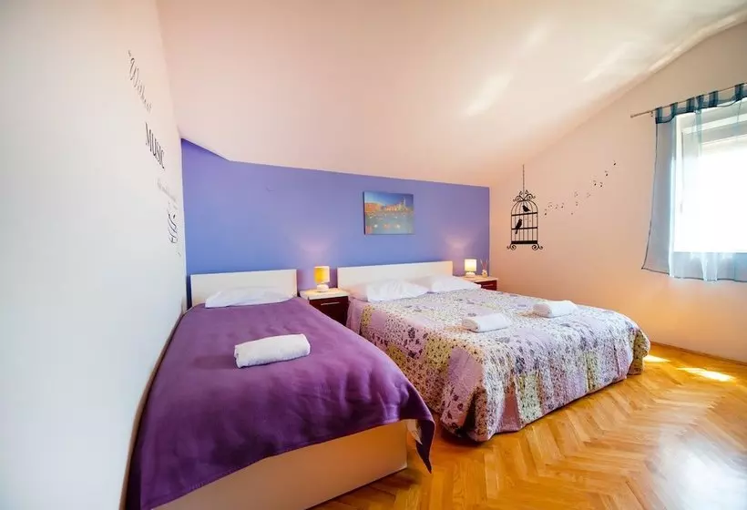 پانسیون Mareta Guesthouse