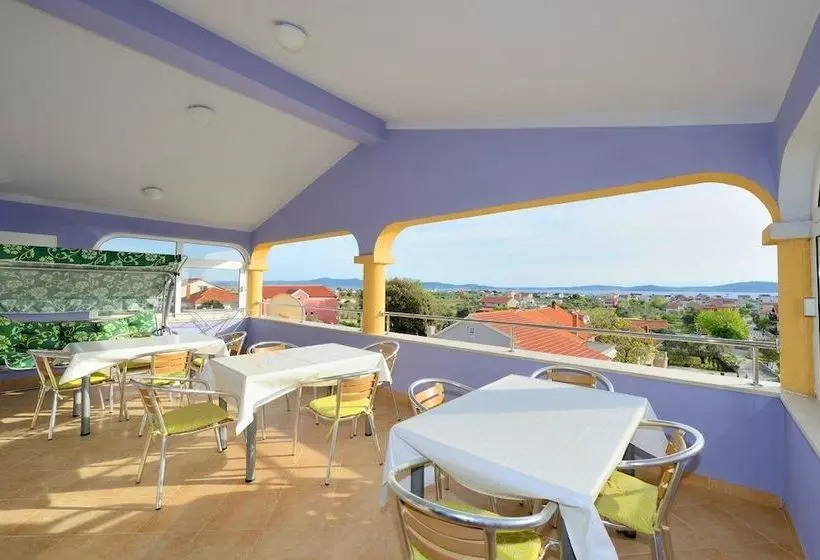 پانسیون Mareta Guesthouse