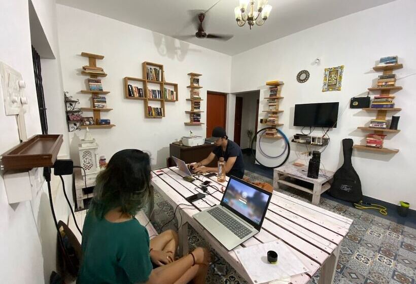 Rootsvilla Hostel Goa