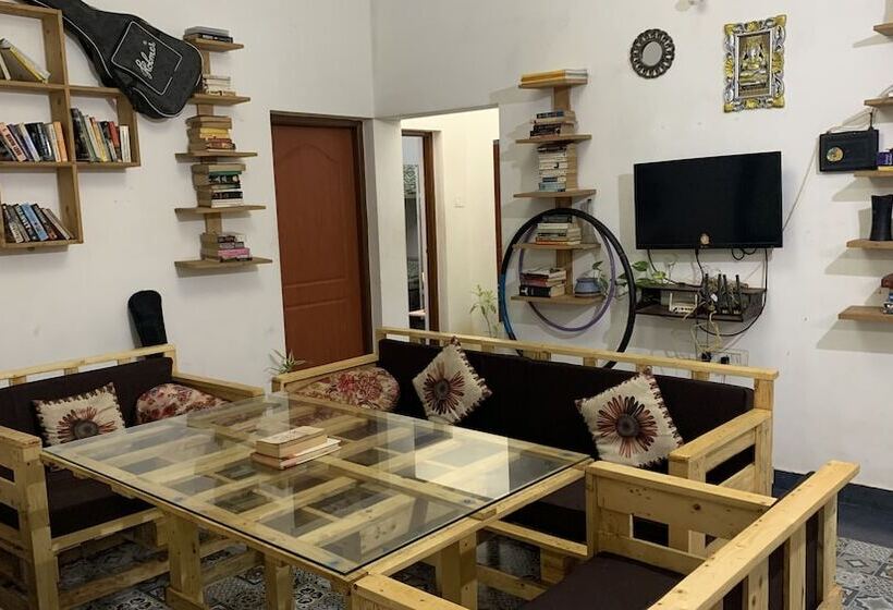 Rootsvilla Hostel Goa